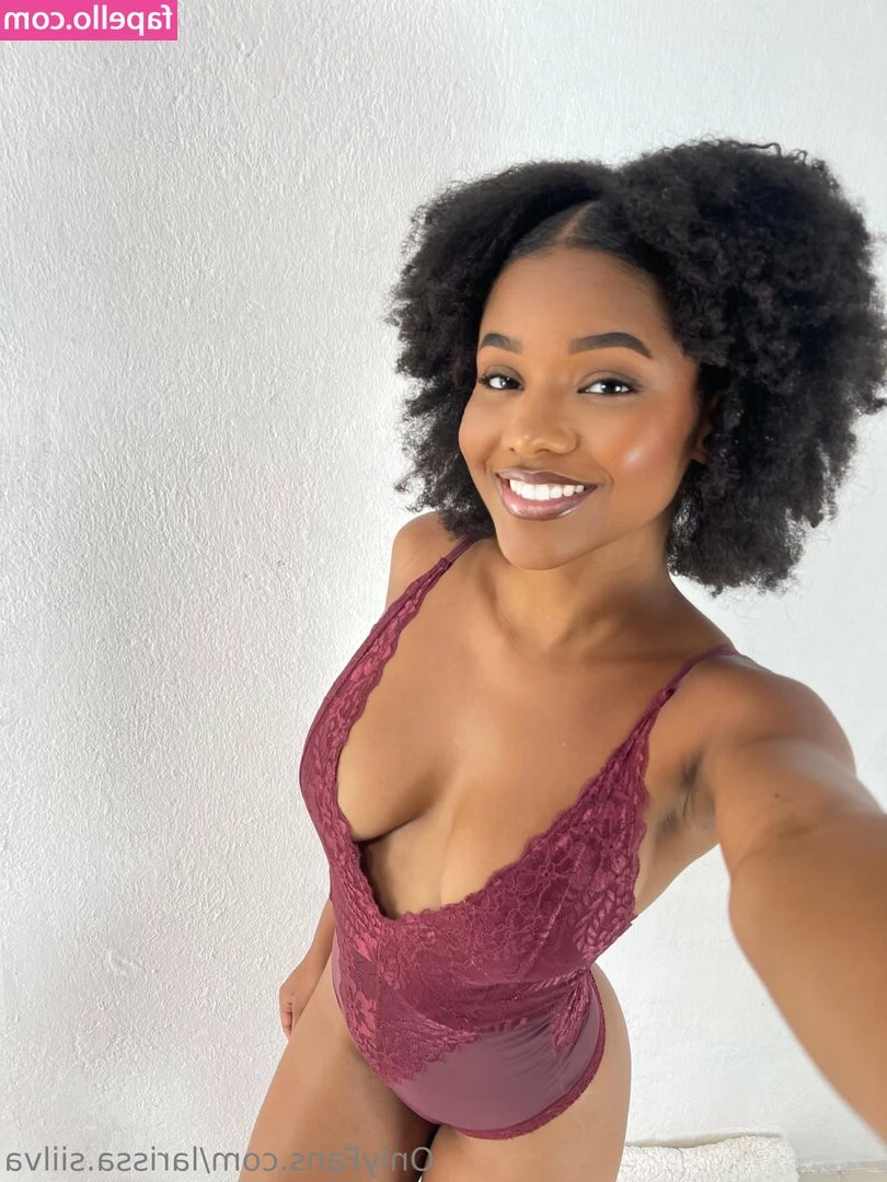 larissa.siilva [ larissa-siilva ] - I have brown eyes, do they remind you of warm chocolate? They express