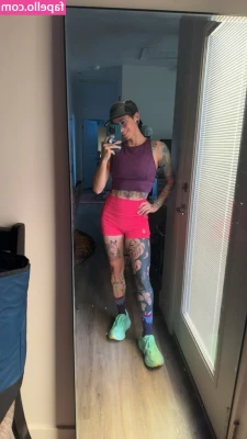 Sentientbees - Swipe for sweater strip. If you haven't got a video from me in the