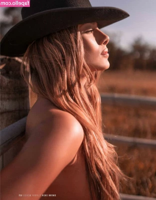 Aura Valderrama [ aura-valderrama ] - Do you love tanned skin  This month will have tanned skin eirian