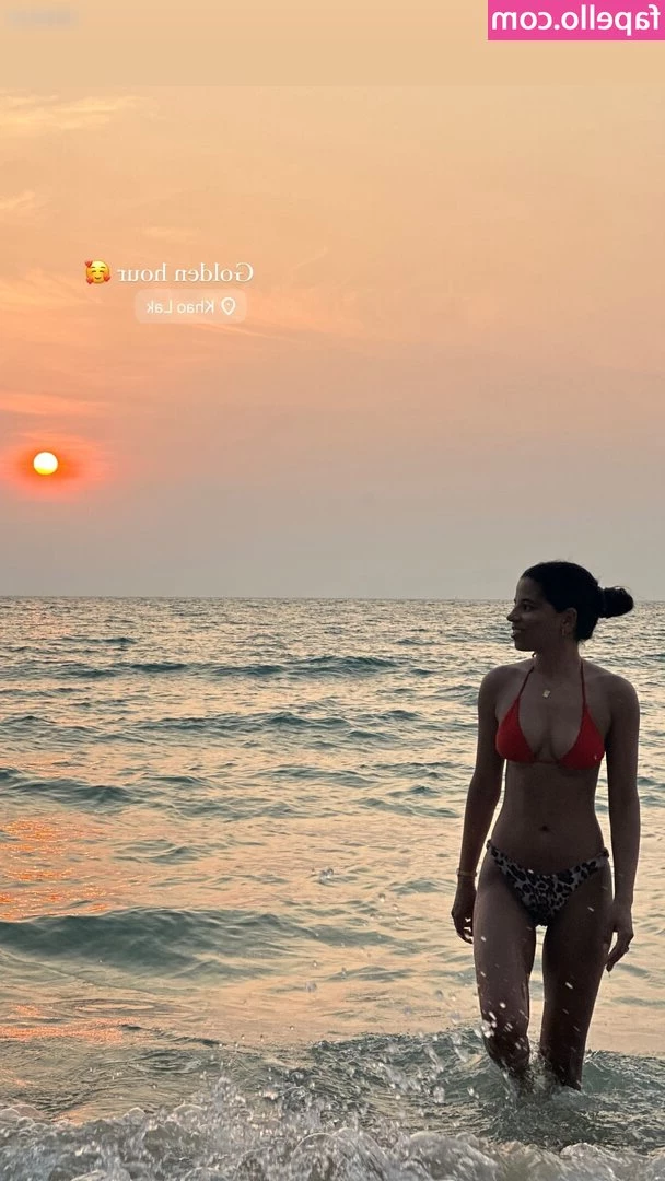 lorenasoleil / earthtravelstories [ lorenasoleil-earthtravelstories ] - Good morning from me and my ass