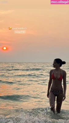 lorenasoleil / earthtravelstories [ lorenasoleil-earthtravelstories ] - Good morning from me and my ass