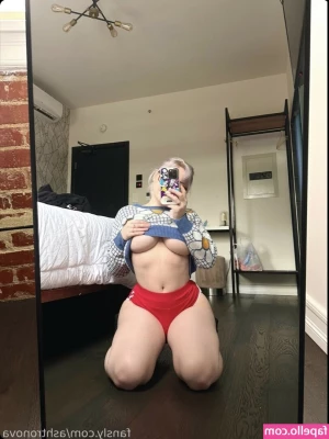 Ashtronova [ ashtronova-1 ] - I’ve having a day and could use a little pick me up. Show your girl