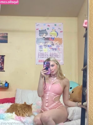 Ashtronova [ ashtronova-1 ] - Did someone say red hot