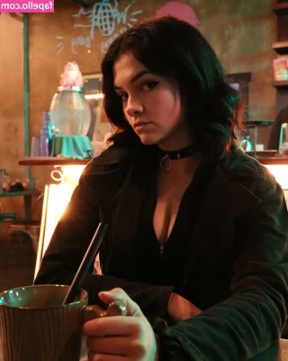 Mina Kess [ mina-kess ] - Who wants to chat