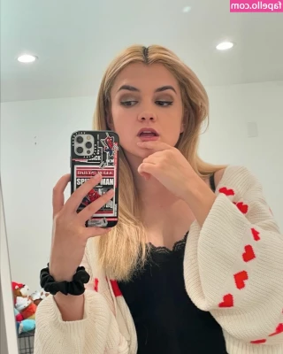 Mina Kess [ mina-kess ] - Im kinda insecure about my ass