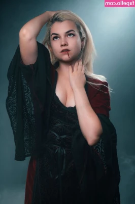 Mina Kess [ mina-kess ] - Tonight I try out this thing  Then we re going down to the creek to
