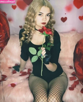 Mina Kess [ mina-kess ] - Happy Taboo Tuesday hehe! Here's a little plugged princess video! I