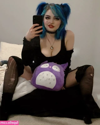QueenNephilim - Start off your weekend right with this fat pussy