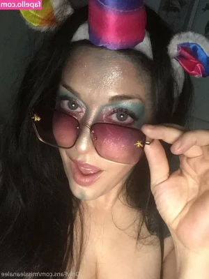 missleanalee - I wish this was your dick I was fucking with my feet 💦