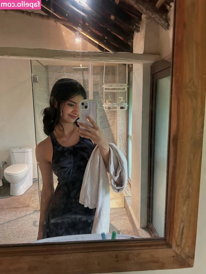 Aishwarya Harishankar [ aishwarya-harishankar-1 ] - Dancing because it's Friday! 🕺 hahahah what else do you guys like