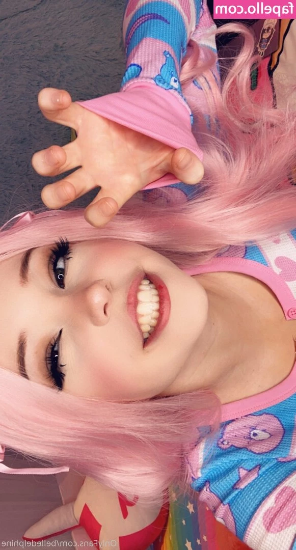belledelphine - Cute face, big ol titties, fit stomach, perfect feet, cute flipflops.