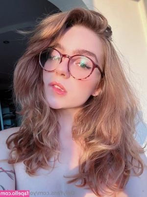 YourCoraRossi - Happy Holidays   see you on my live in an hour