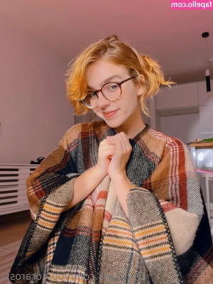 YourCoraRossi - Fold me up like a pretzel 😋🥨