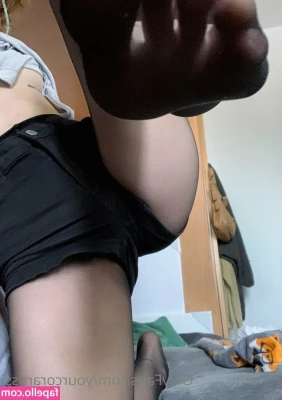 YourCoraRossi - Cheeky peek