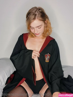 YourCoraRossi - @GoddessSparkles for the uncensored 💕