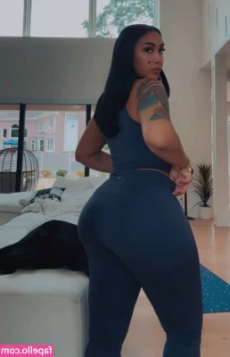 Queen Naija [ queen-naija ] - Let's rock the Saturday night together😛💦