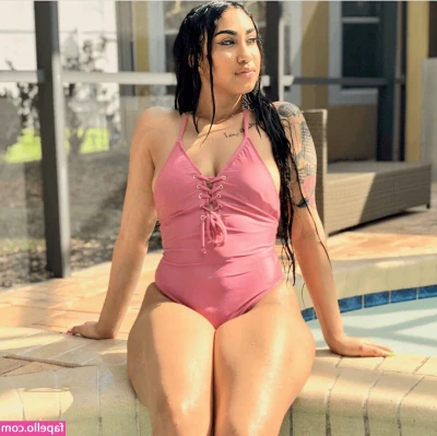 Queen Naija [ queen-naija ] - gauging the audience  3 doing specific posts for each group   foot