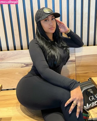 Queen Naija [ queen-naija ] - 😋what do you prefer: pics or vids?📸🤔📹