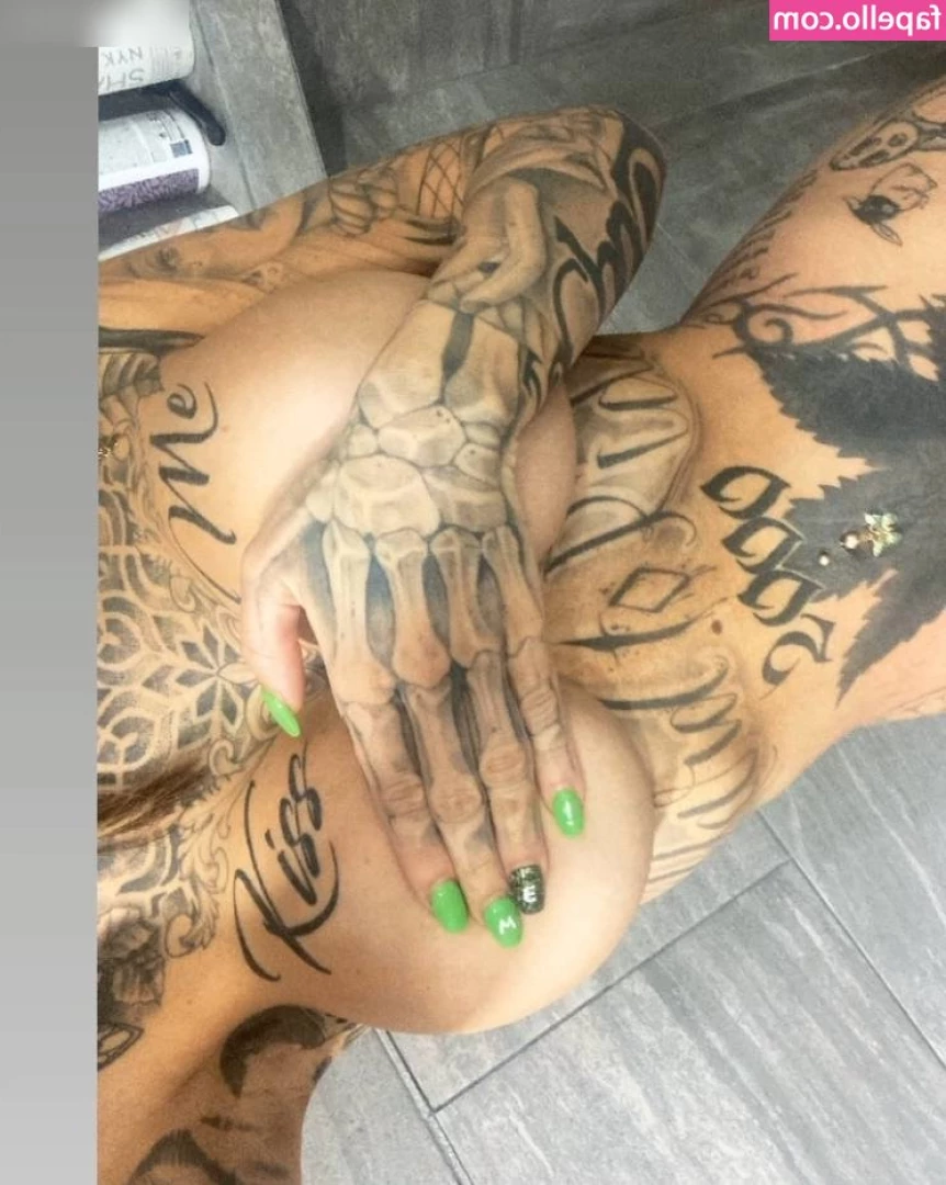 Bella Ink [ bella-ink ] - I ll hold it in my toes for ya