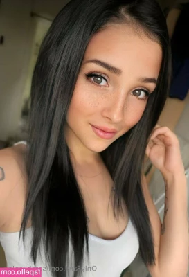 sarahkenley - Who wants to massage them