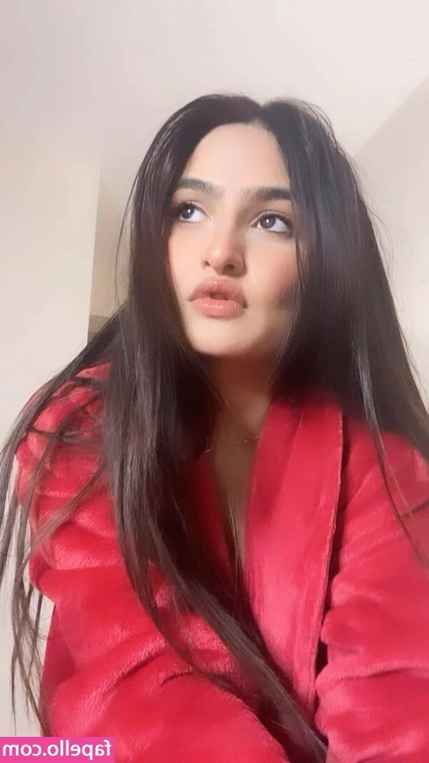 Sassy Poonam [ sassy-poonam-3 ] - CUM-KISSING THREESOME WITH MILF JENNIFER WHITE 🍑  Me and