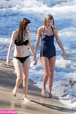 Haim Sisters [ haim-sisters ] - My first feature on here  So I m going to leave you guy s to  Caption