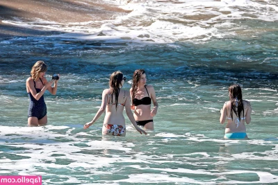 Haim Sisters [ haim-sisters ] - Swipe to the end for a surprise