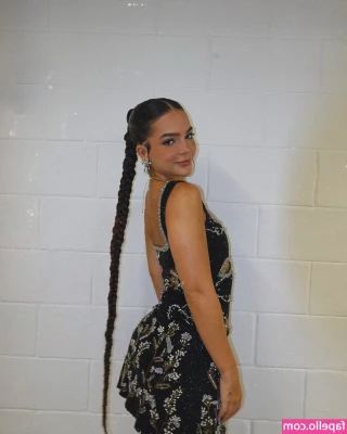 Mel Maia [ mel-maia ] - What are you doing right now, babe? Cause you should be on my LIVE