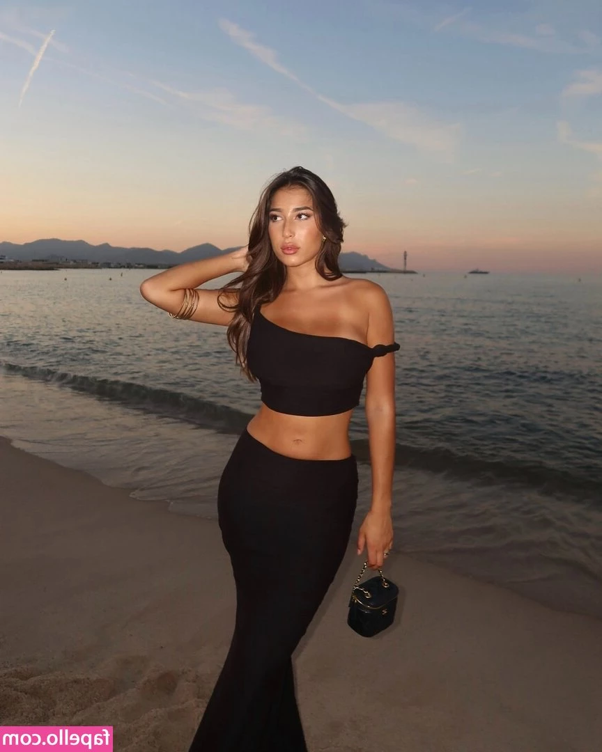 lorena.sim [ lorena-sim ] - Do you fancy rope, HUGE dildos, and feet? You're in luck. I now take