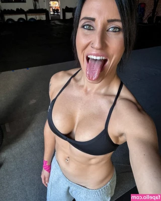 Lesley Cusumano [ lesley-cusumano ] - Current weight.. what do you think? I think I could really push