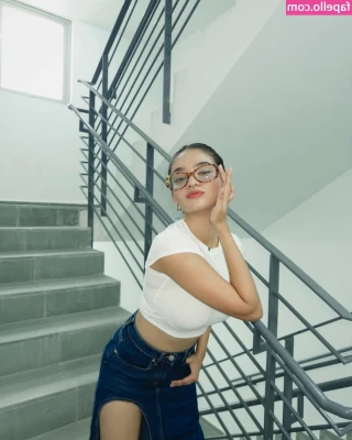 Anushka Sen [ anushka-sen ] - Outside is still cold ❄️ This time no outfit, enjoy my boobs and