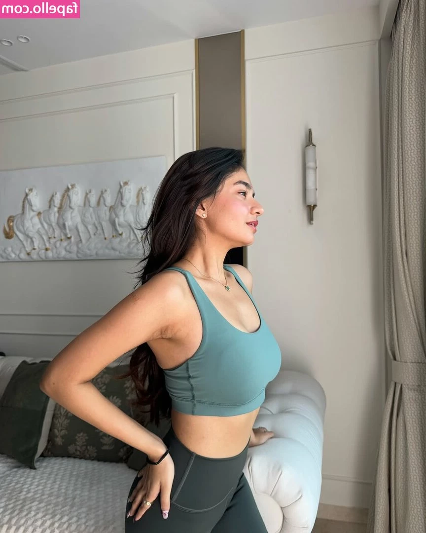 Anushka Sen [ anushka-sen ] - Come get me hard