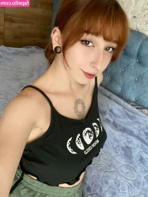 Loli Molly [ loli-molly ] - It's not going to spread itself 🍑👀