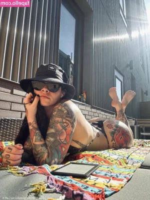 WonderWanny [ wonderwanny-2 ] - What's your favorite song right now? I need new music to listen to