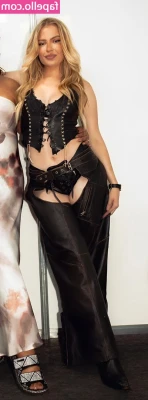 Luisa Sonza [ luisa-sonza ] - Custom: Striptease and Dildo Riding [5:14] (with a twist 🤫