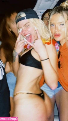 Luisa Sonza [ luisa-sonza ] - Get on your knees and worship this fucking cock!