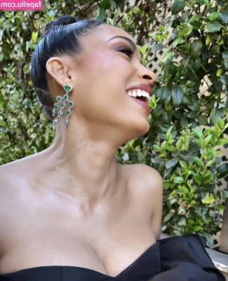 Rosario Dawson [ rosario-dawson ] - I don’t mean to brag but I’m pretty decent at juggling 😜