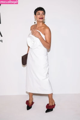 Rosario Dawson [ rosario-dawson ] - For my feet lovers   come and worship