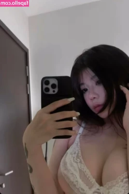 Veronica Lucifer [ veronica-lucifer ] - Does anyone else like my nails when I get them done?  Another OLD ass