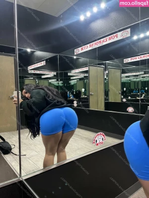 Wowclarissa - Fixing my tights