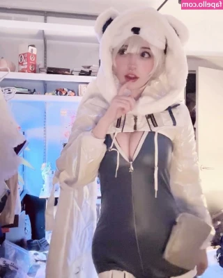 Lemur_lu [ lemur-lu ] - Getting cozy  Care to join