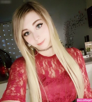 JenNyan [ jennyan-1 ] - Enjoy my red toes