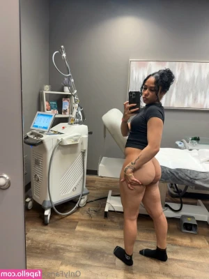 Baecia - Tits or ass? 😈