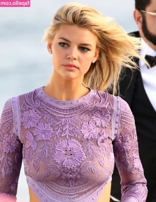 Kelly Rohrbach [ kelly-rohrbach ] - I just showed my tits over my main page. Subscribe and DM me "TITS"