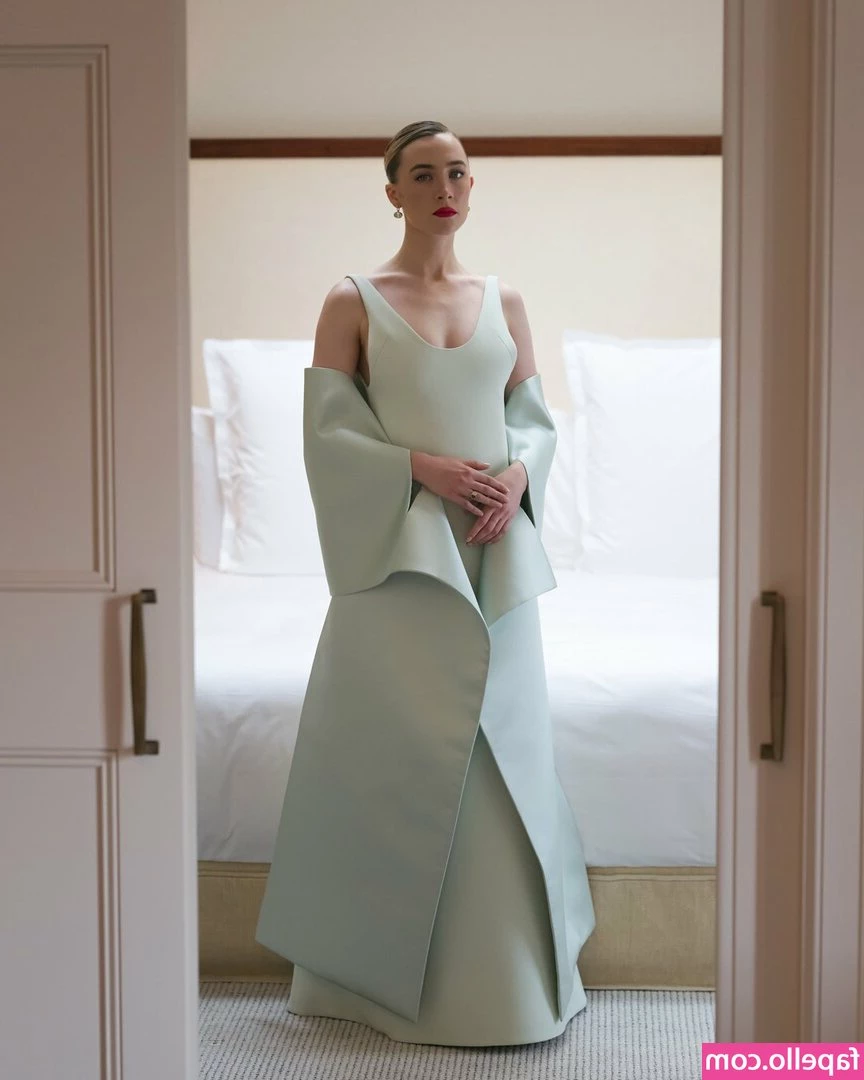 Saoirse Ronan [ saoirse-ronan ] - Slippery   for you