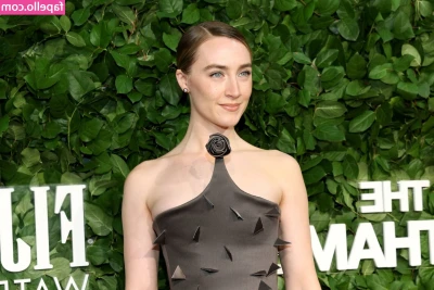 Saoirse Ronan [ saoirse-ronan ] - Do you like my shoes? 🤔