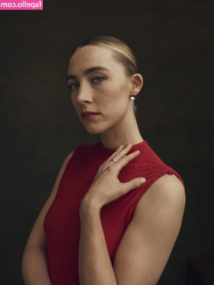 Saoirse Ronan [ saoirse-ronan ] - A little shower tease