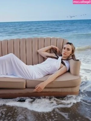 Saoirse Ronan [ saoirse-ronan ] - Come to my bedroom... I have something to show you? 🤗