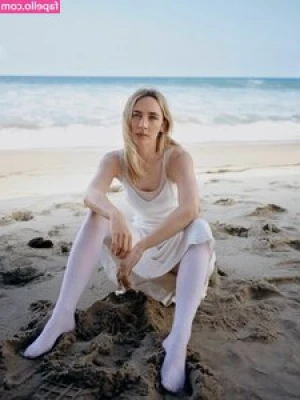 Saoirse Ronan [ saoirse-ronan ] - Barefoot Painter "Perfect feet tease": A look at him while he does