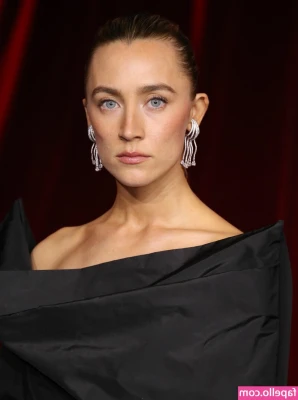Saoirse Ronan [ saoirse-ronan ] - I’m a sexy cow
